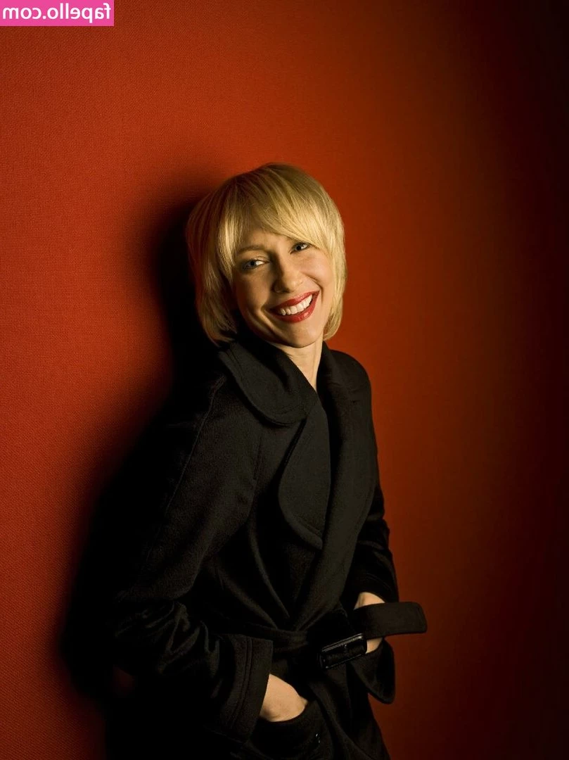 Vera Farmiga [ vera-farmiga ] - HAPPY NEW YEAR  2023 is going to be amazing  This year you ll be