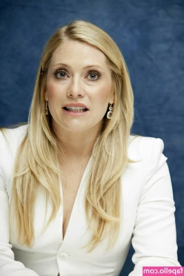 Emily Procter [ emily-procter ] - I m in a good mood today  I m waiting for you