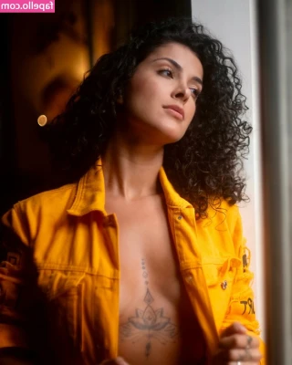 Giovana Fagundes [ giovana-fagundes ] - Should I stroke it with both hands? 🥵