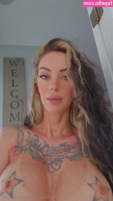 modeljenlynn [ modeljenlynn-10 ] - Happy hump day    Don t forget to do that Christmas shopping