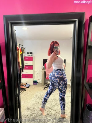 leeleezillafree - Babe I m bored   cum to my DM s