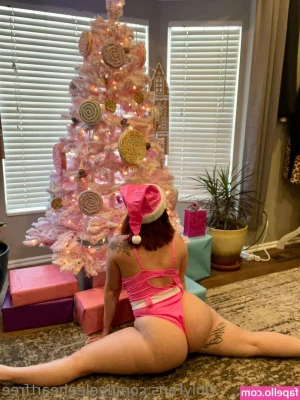 leeleezillafree - Peek a boo