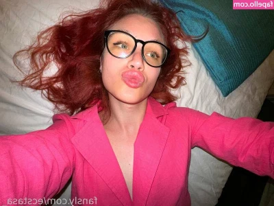 ecstasa_ [ ecstasa ] - Put Max over my knee last night and smacked his ass red! Then I just