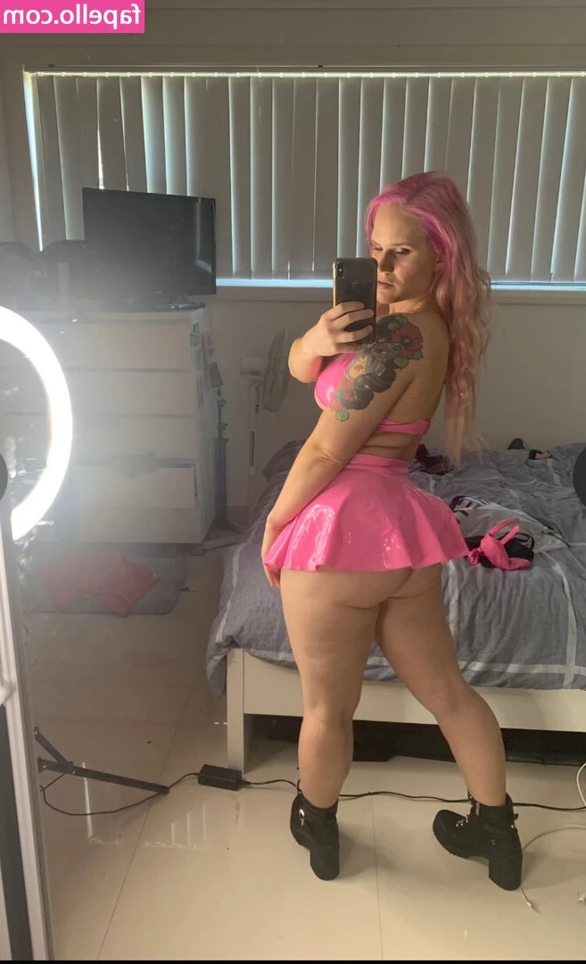 Shazza McKenzie [ shazza-mckenzie ] - Happy 420  babes    Get high with me and let s be naughty