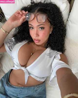 Danielle Ramona [ danielle-ramona ] - Mirando el móvil me salio esta foto....@bcnextremeproductions