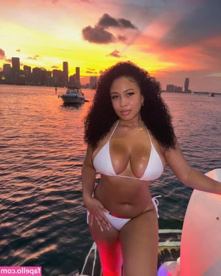 Danielle Ramona [ danielle-ramona ] - 🇺🇸Do you want to cross the ocean with me?😜  🇪🇸Quieres