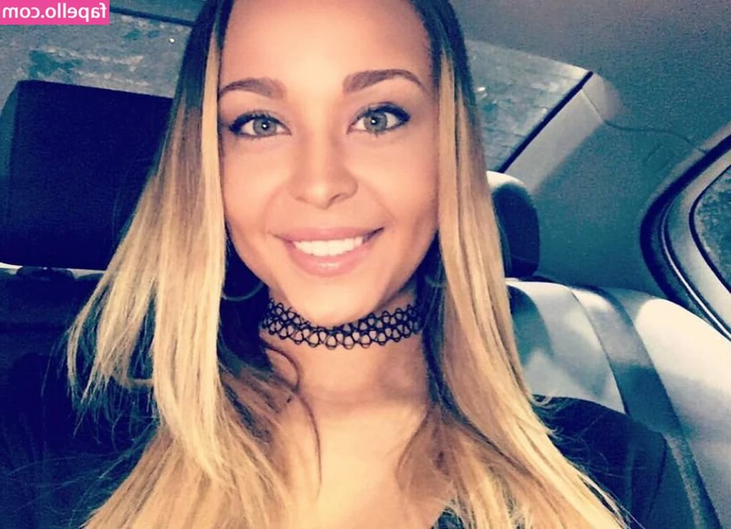 Kylie Nicole [ kylie-nicole ] - Public bathrooms can always be fun
