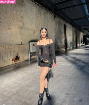 Elif Demirezer [ elif-demirezer ] - Can you guess what I am thinking about right now? 😍