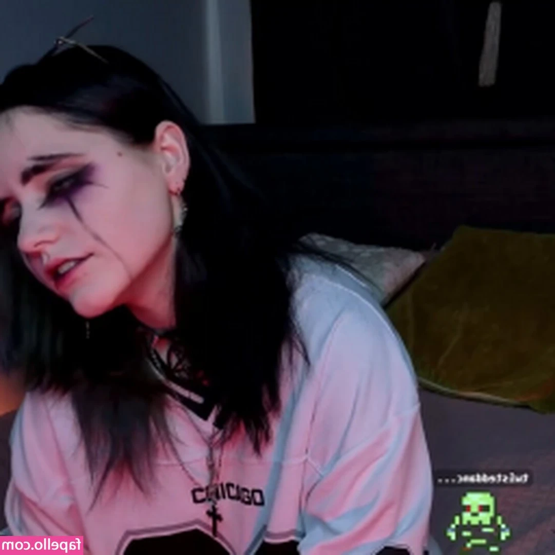 Gemmafulwood - help me take it all off of me daddy 😝