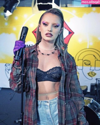 Alexandra Stan [ alexandra-stan ] - Let me show you how it's done!