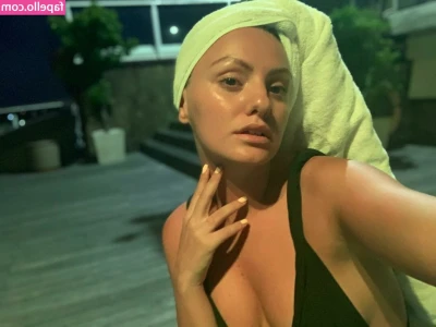 Alexandra Stan [ alexandra-stan ] - Wanna suck on these???