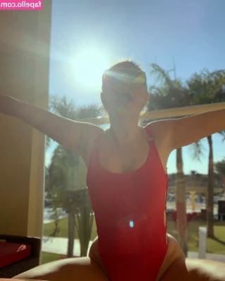 Alexandra Stan [ alexandra-stan ] - Happy Wiggle Wednesday!  Reach Out To The Truth -First Battle ---