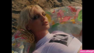 Alexandra Stan [ alexandra-stan ] - ❤️ I just want to be obedient to you, baby❤️