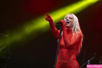 Alexandra Stan [ alexandra-stan ] - My work outfit 🥰