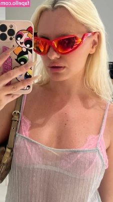 Alexandra Stan [ alexandra-stan ] - Merry Christmas fam! I hope you have an amazing day, whether it be