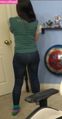 Trisha Hershberger [ trisha-hershberger ] - How bad do you want Daddy to pull out his cock for you to suck