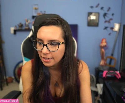 Trisha Hershberger [ trisha-hershberger ] - Why don t you come over here and kiss my back