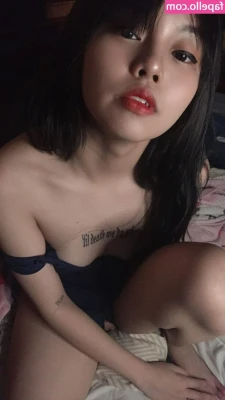 on1ashie - You're a porn addicted freak who can't keep your hand off your boner.