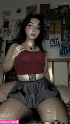 Vada Elizabeth [ vada-elizabeth ] - Let's do a $5 pic day! What do you say? Tip $5 and I will DM you a