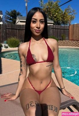 torireyess - My tongue has blue balls I need to be sucking dick 😜