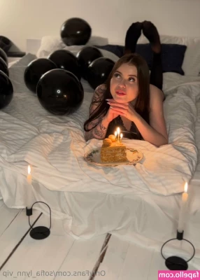 sofia_lynn_vip [ sofia-lynn-vip ] - It s so hot outside