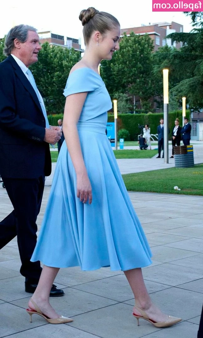 Princess Leonor [ princess-leonor ] - I m bored at work so here s my booty