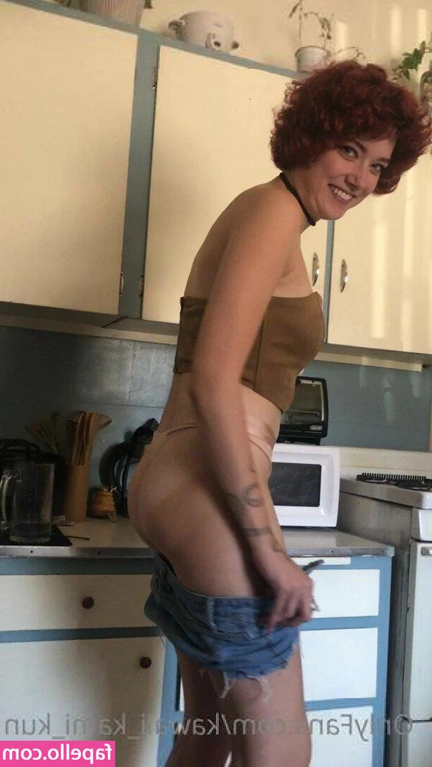 Camiscrazyyy [ camiscrazyyy-4 ] - Just had an inflatable pool and a big bottle of cumlube arrive for a
