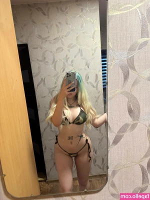 Mila Rodnaya [ mila-rodnaya ] - I have 4 boobs