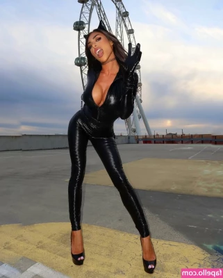 Margarita Smith [ margarita-smith-1 ] - Messaging is down on OnlyFans at the moment..I’m sorry to those