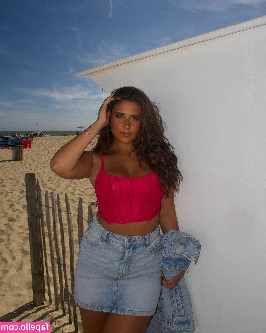 Raphaella Deuringer [ raphaella-deuringer ] - Alexa, play Lollipop by Lil Wayne 🍭