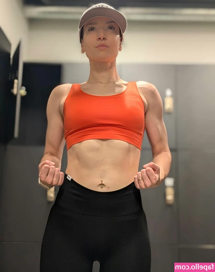 peachykeen2467 - I know you're sitting there imagining yourself worshipping me, on