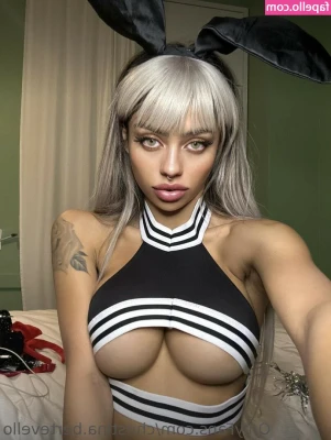 Christina Bertevello [ christina-bertevello ] - sniff sniff little piggy