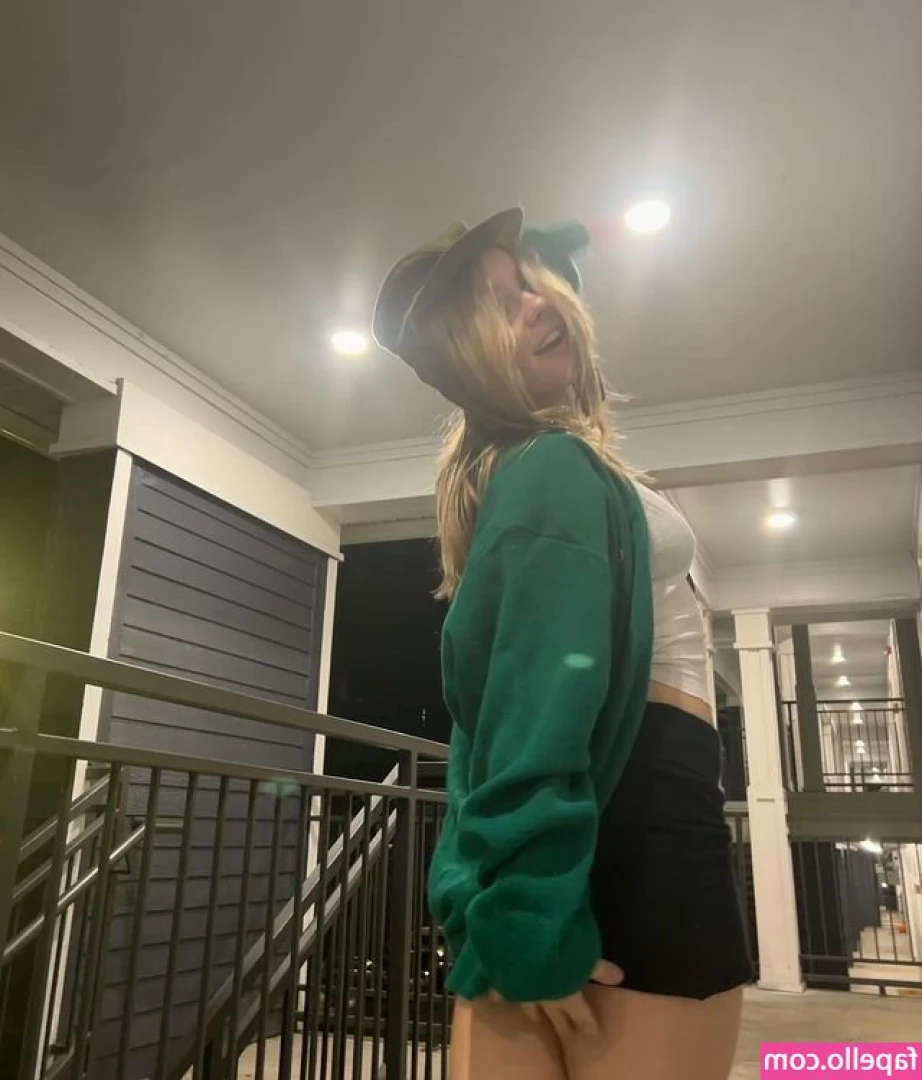 Maisy Stella [ maisy-stella ] - Jerking in the mirror with nice cumshot💦#sundayvideo have a nice