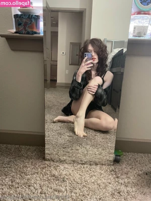 bloomgore - You should see how pink my pussy is 🌸