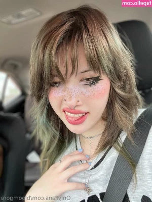 bloomgore - what do you want to kiss first?