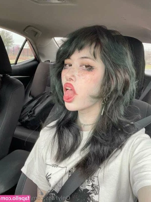 bloomgore - And a surprise titty pic