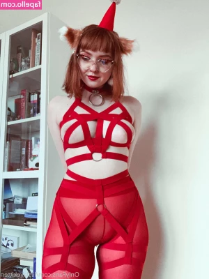 Lilslvkitten - Where about s would you put yourself in this scene with me naked