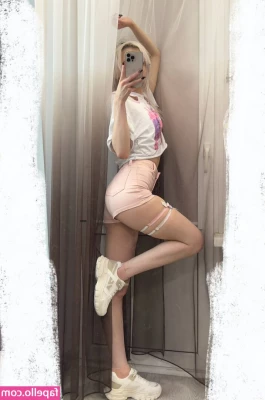 LENivayaAya - Voici une autre chienne à mes pieds  Je vous présente Lana  J adore