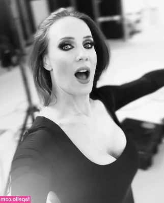 Simone Simons [ simone-simons ] - Would you fuck me on the desk ....