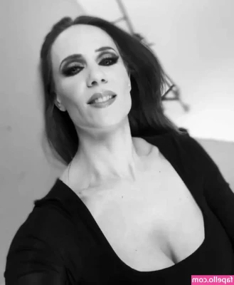 Simone Simons [ simone-simons ] - Te comerias estas tetotas