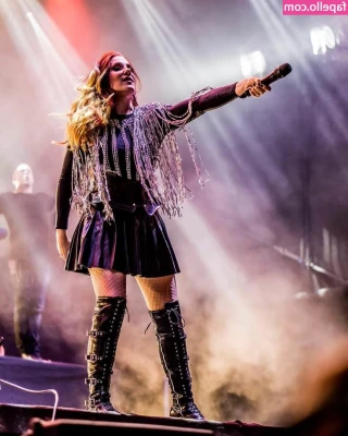 Simone Simons [ simone-simons ] - Whatcha think of the outfit