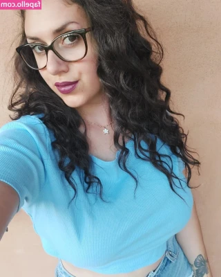 Jessica - Watch me spread my pussy for you. Mmmmm yummy.
