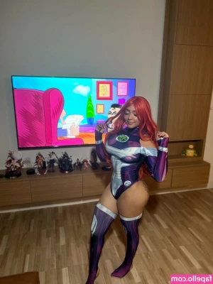 NezukoBaby.xoxo [ nezukobaby-xoxo ] - Stretching my ass with a big buttplug