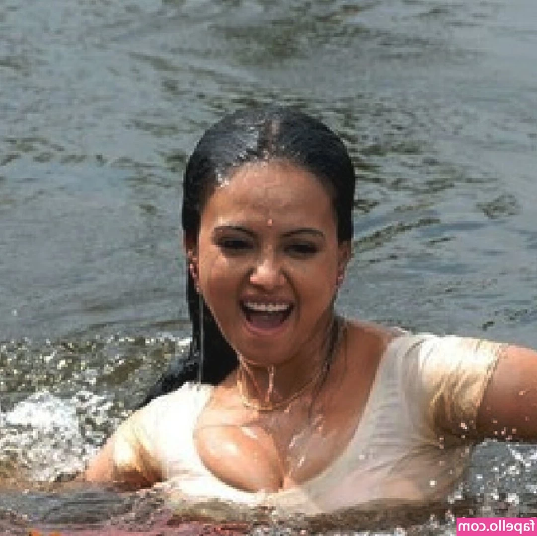 Sana Khan [ sana-khan ] - Little reminder ☺️ 10 April is my birthday 🎉 I would love for