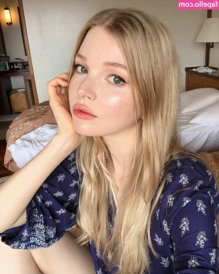 Lili Johansson [ lili-johansson ] - Would rather be sucking something else