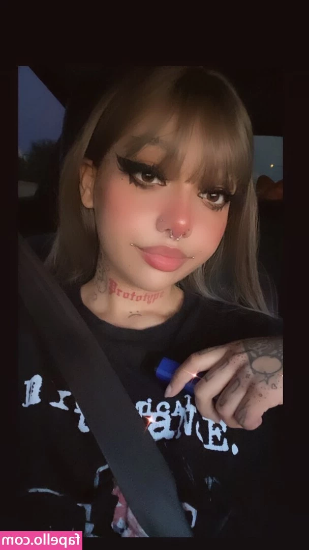 Angeia - Tip for a full body nude in your messages