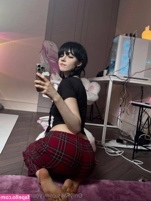 yoursmalldoll1 - What would be your reaction