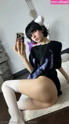 yoursmalldoll1 - We’re playing Truth or Content in my DMs!! Care to take a gamble??