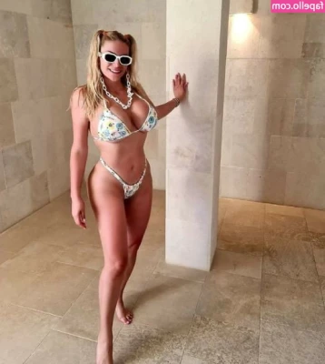 Francesca Cipriani [ francesca-cipriani ] - Like and comment and I’ll expose myself to you.