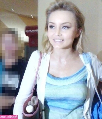 Angelique Boyer [ angelique-boyer ] - Wall splits wall splits wall splits 😍